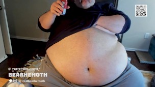 Bearhemoth 6'4″ 702 pound Superchub Crushing Cans, Belly Play and Burping