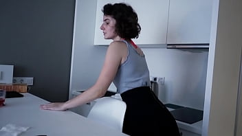 Cleaning ended with a blowjob – I came to clean the room, but she was offered money for a naked cleaning – Darcy Dark