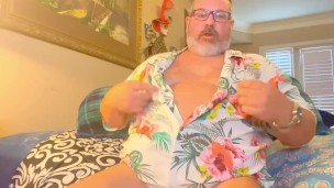 Shoves A dildo in his fat daddy ass to cum
