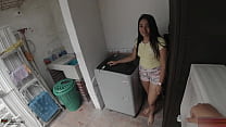 Mi hermanastra me da unas ricas mamadas garganta profunda hasta tragarse mi leche