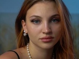 Redhead Babe in Glasses Masturbating