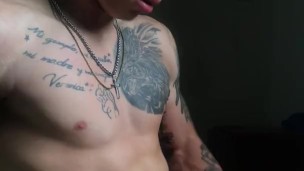 Me masturbo hasta sacarme leche.