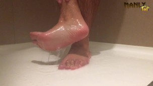 HOPE THEY TEMPT YOU – DO YOU LIKE TO PEE IN THE SHOWER? – JUST ASKING 😅 – MANLYFOOT – 👣 🚿